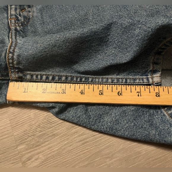 Vintage White Tab Levi’s Denim Shorts 8’ - Picture 2 of 6